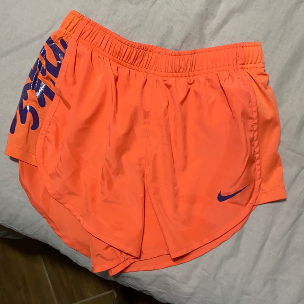 Nike Women’s script tempo shorts